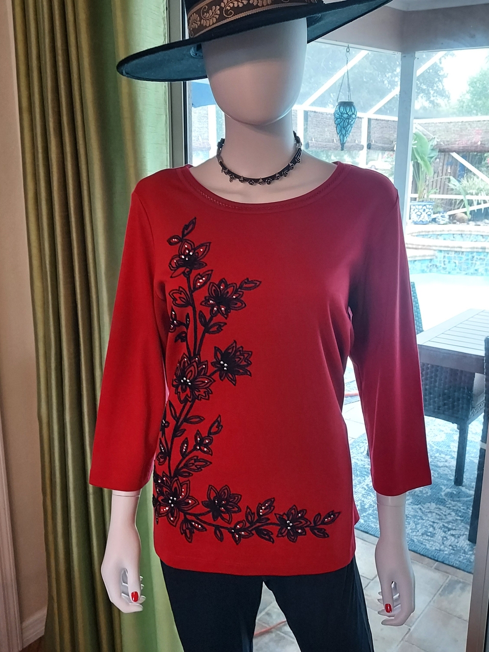 Alfred Dunner Red Long-Sleeve Cotton Floral Embroidered Appliqué Top. Sz. M